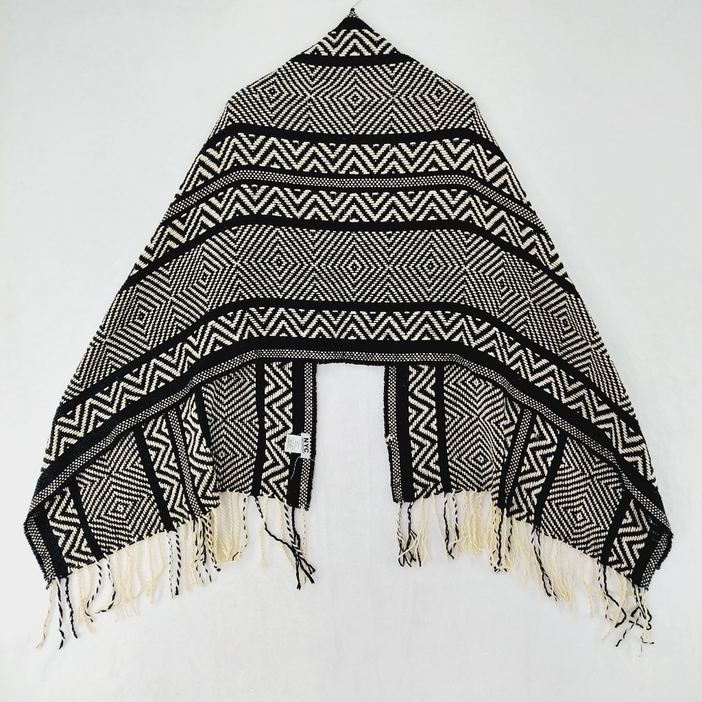 NYC Underground Black White Weaved Acrylic Shawl Poncho Style Cozy Top P2848 - Picture 4 of 7